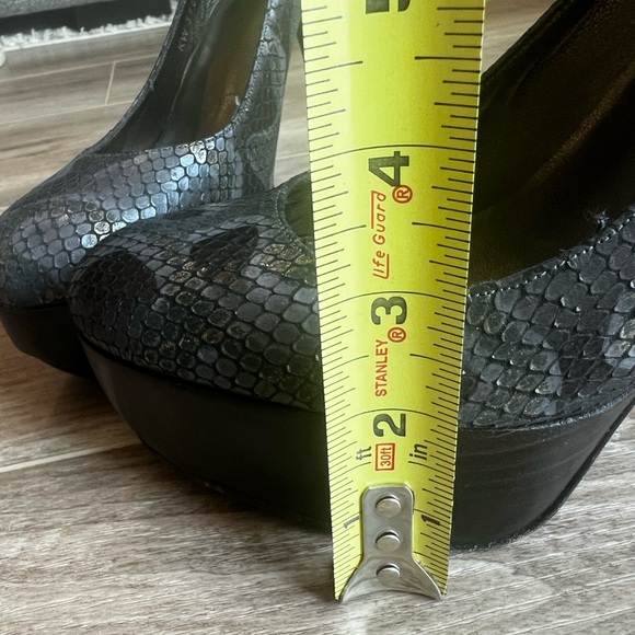 Stuart Weitzman platform python print stilettos great condition size 7M - Picture 11 of 12